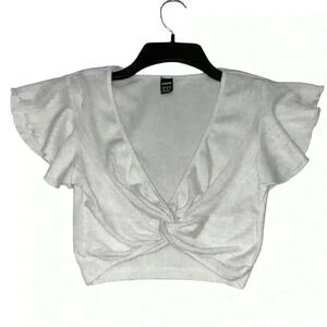 White ruffle sleeve crop top
By Shein Size: XS
